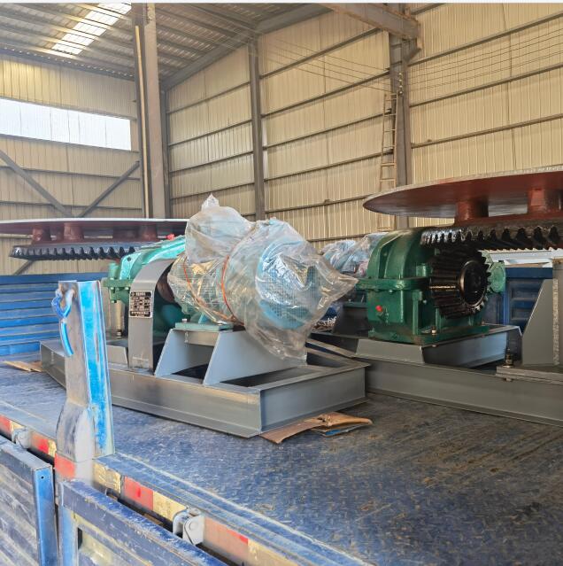 華礦一批圓盤(pán)給料機(jī)發(fā)往河南平頂山